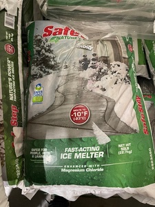 lot 41 image: Safe Step Ice Melt NEW Damaged 50 Pound Bag
