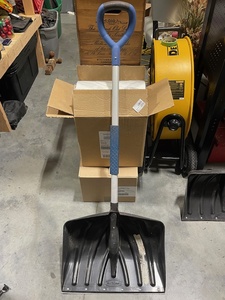 lot 44 image: Snow Shovel