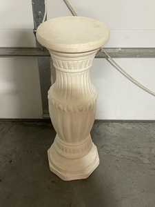 lot 5 image: Pedestal