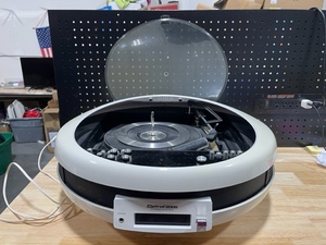 lot 15 image: Weltron 2005 Stereo System Record Player 8 Track