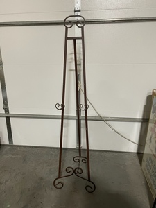 lot 18 image: Large Easel Stand