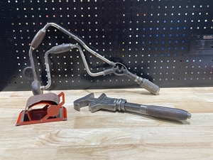 lot 30 image: Cigarette Roller and Vintage Hand Tools