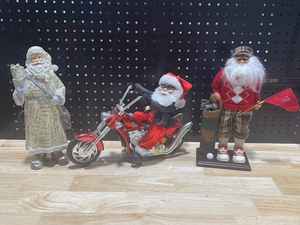 lot 40 image: Santa Figures