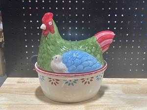 lot 41 image: Glass Pot with Chicken Lid