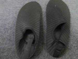 lot 9 image: Soft Slippers Size 4041...