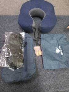 lot 104 image: Urnexttour Travel Set- Neck Pillow,...
