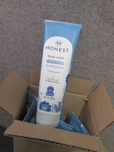 lot 209 image: 6- 8 oz Honest Soothing Therapy Bod...