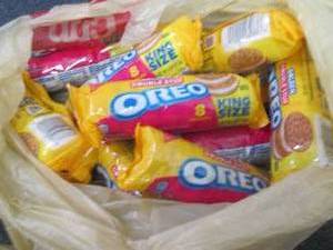 lot 224 image: 12- 4 oz Oreo Golden Double Stuf...