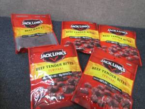 lot 251 image: 5 pks Assorted Jack Links Items...