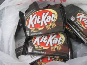 lot 278 image: 12- 1.5 oz KitKat Dark...