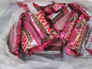 lot 283 image: 12- 1.36 oz Twix Cookie Dough...