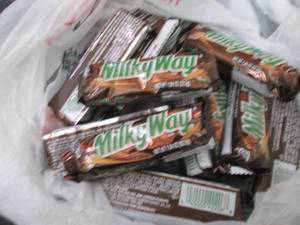 lot 285 image: 12- 1.84 oz Milky Way...