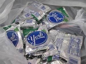 lot 289 image: 12- 1.4 oz York Peppermint Patties...