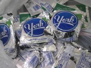 lot 290 image: 12- 1.4 oz York Peppermint Patties...