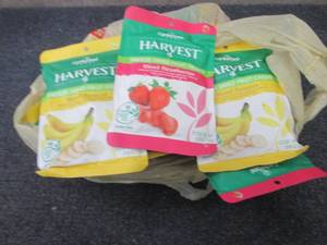 lot 326 image: 12 pks Harvest Fruit Crisps...