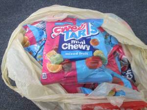 lot 331 image: 12- 6 oz pks Sweet Tarts Mini Chewy...