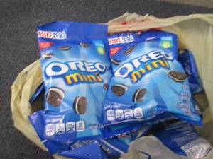 lot 335 image: 12- 3 oz Oreo Minis...