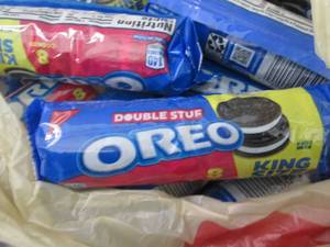 lot 338 image: 12- 4.1 oz Oreos Double Stuf...