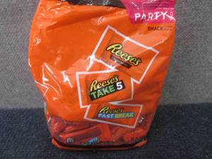 lot 340 image: 32.06 oz Assorted Reeses Snack Siz...