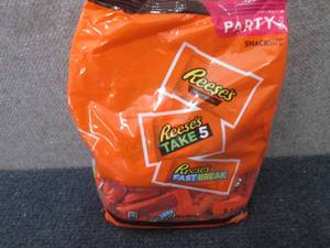 lot 344 image: 32.06 oz Assorted Reeses Snack Siz...
