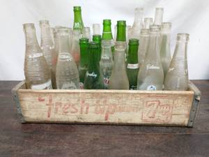 lot 4 image: 7 Up Crate with Vintage Glass Bottles