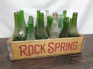 lot 18 image: Rock Spring Crate with Glass Bottles