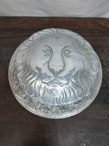 lot 29 image: Zodiac Lion Casserole Dish by Arthur Court