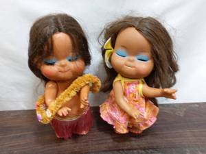 lot 33 image: Vintage Hula Dolls