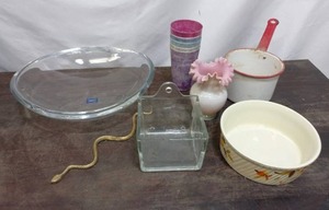lot 45 image: Collection of Dcor and Kitchen