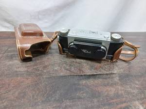 lot 106 image: Vintage Stereo Realist Camera