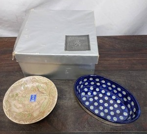 lot 115 image: Group of Ceramic Collectibles