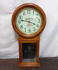 lot 121 image: Lochanora Liqueur Clock