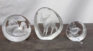 lot 123 image: 3 Mats Jonasson Crystal Paperweight Scenes