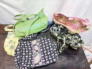 lot 124 image: Collection of 7 Vera Bradley Purses