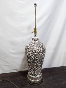 lot 222 image: Floor Lamp