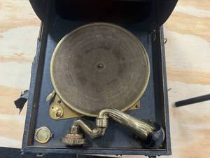 lot 19 image: Antique Columbia Phonograph