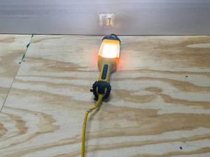 lot 128 image: Portable Electric Work Light