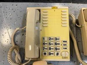 lot 157 image: 7 Vintage Telephones
