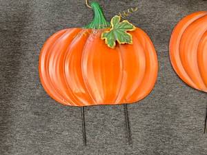 lot 196 image: Bargain Decor for Every Season (many new with tags) and bonus items