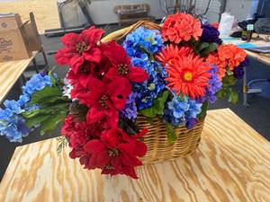 lot 179 image: Beautiful Bouquet of Artificial Flowers in a Wicker Basket