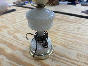 lot 182 image: Vintage Lamp