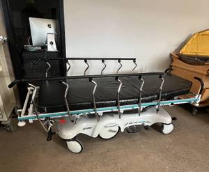 WOW MSRP $8,000 Stryker Big Wheel 1501 Multi-Purpose Hydraulic Patient Care Hospital Bed Stretcher&nbsp700lbs weight capacity&nbsp- Great Working Condition However Front Area Side Of Railing Was Bumped &amp Needs To Be Rewelded - See Pics