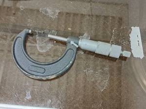 lot 569 image: Micrometer