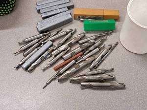lot 622 image: Assorted Square End Mill Bits and Countersink Bits 32-piece