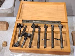 lot 605 image: Forstner Bit Set 8-piece with Wood Storage Case