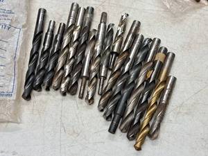 lot 629 image: Lot of (1 Bag) 12 Drill Bits 17-piece