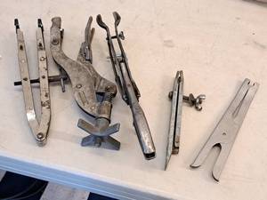 lot 648 image: Lot of (5) Assorted Specialty Tools - Valve Spring Compression and Lifting