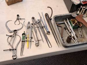 lot 649 image: Lot of (1 Pan) Assorted Machinists Calipers, Jacobs Chuck Model OB, Calipers, Various Chucks and Brushes