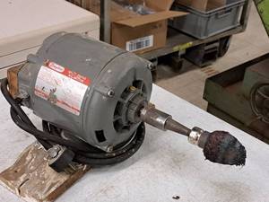 lot 662 image: Dayton 14-HP Split Phase A.C. Motor with Attachment