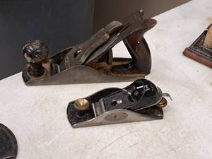 lot 682 image: Lot of (2) Hand Planers